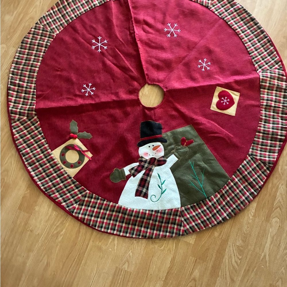 Plaid Trimmed Red Snowman Tree Skirt
